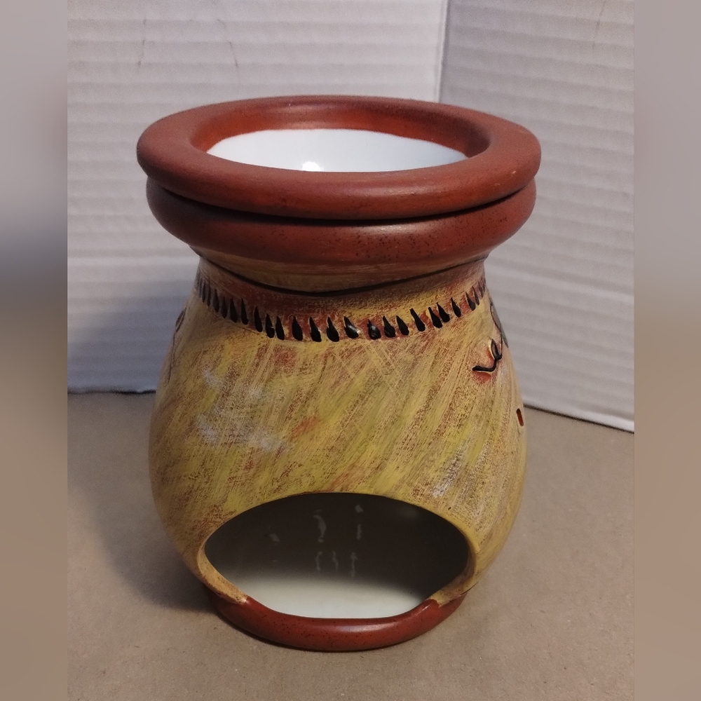 Lang Melting Pot/Wax Warmer  Ceramic Grapevine/House Design - Picture 7 of 10